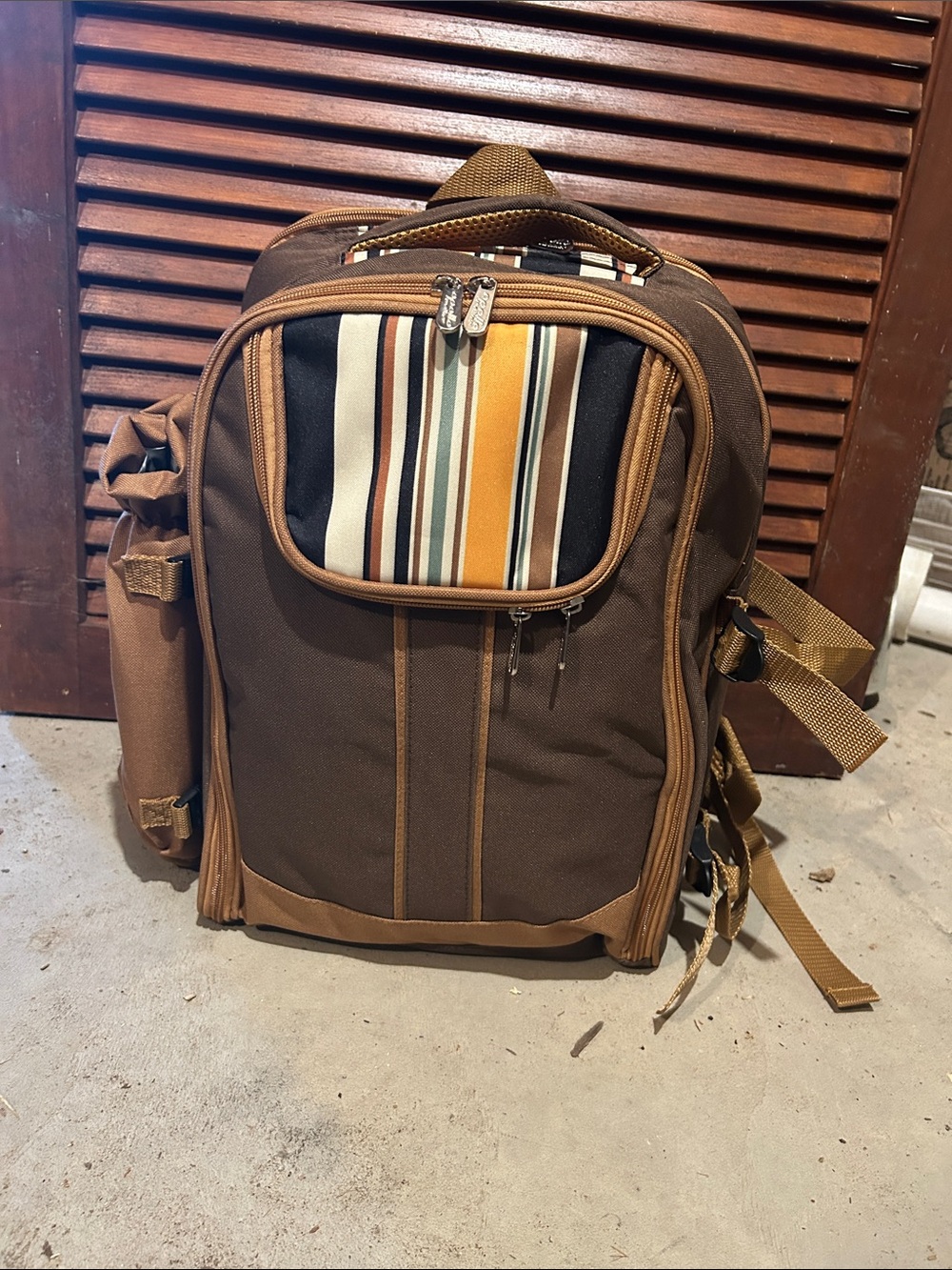 Backpacks/ bags/ dinnerware